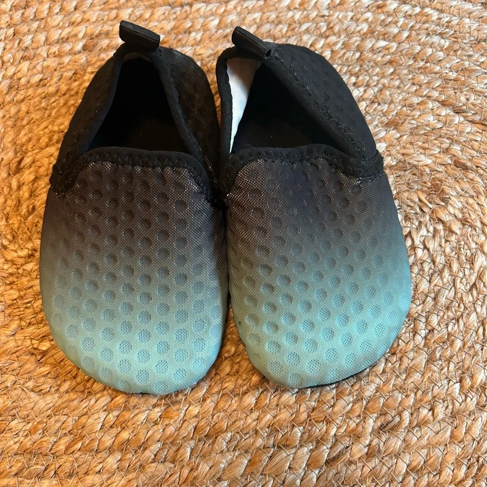 Gradient Black and Blue Kids water shoes